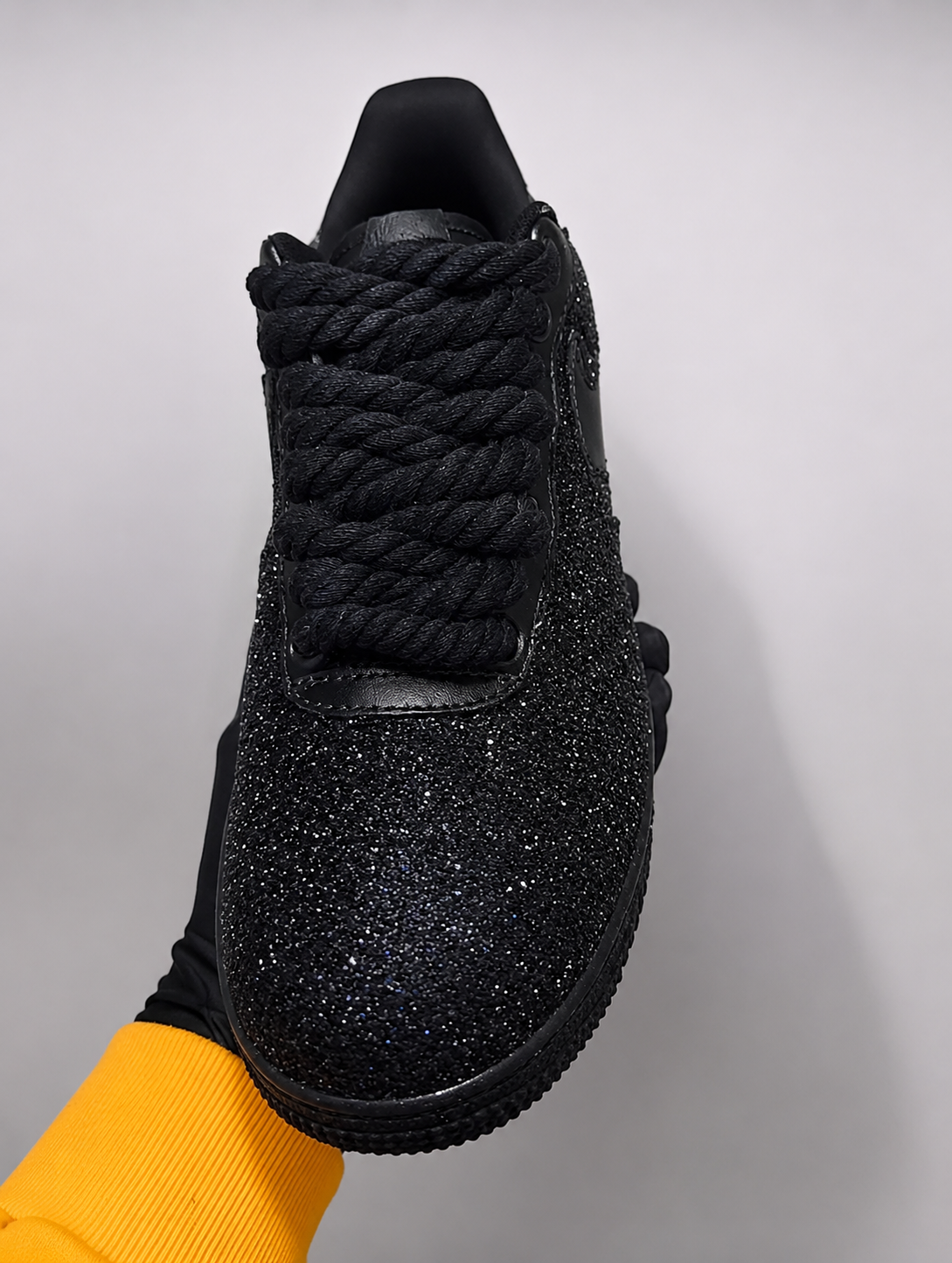 SPARKLING BLACK SNEAKER WITH SLEEK DETAILS - AIR FORCE 1