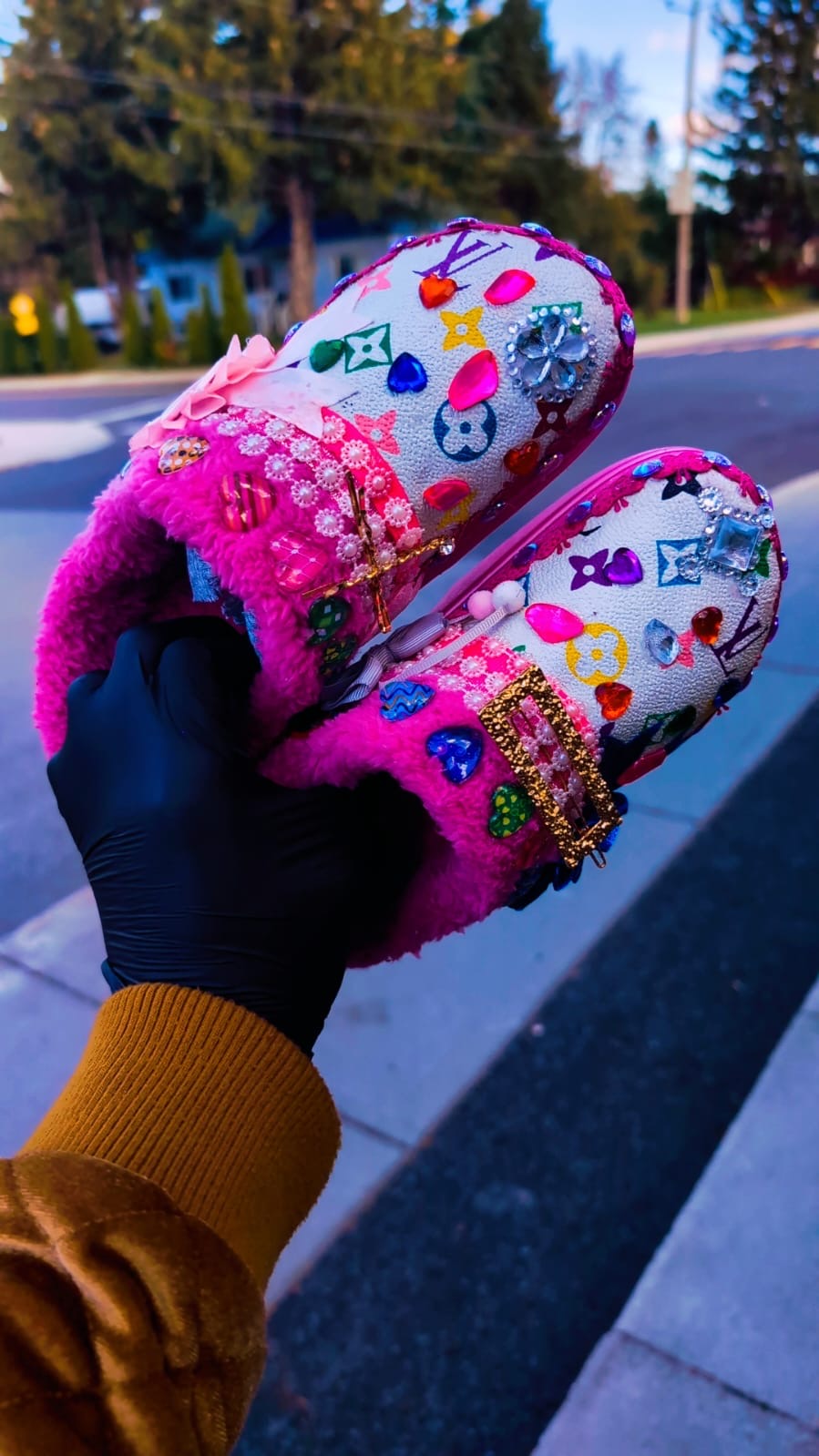 COLORFUL EMBELLISHED COZY SLIPPERS / CROCS HANDMADE