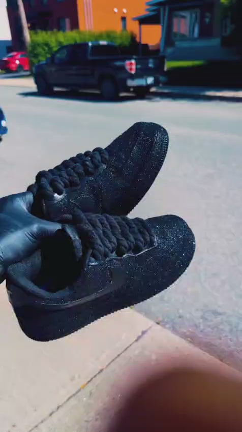 SPARKLING BLACK SNEAKER WITH SLEEK DETAILS - AIR FORCE 1